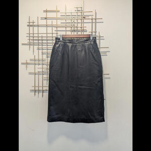 Chic Black Leather Pencil Skirt